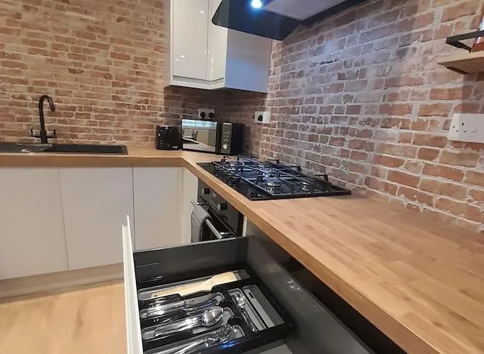 2 Bed City Apartment, Near Newcastle St James Park, Free Parking