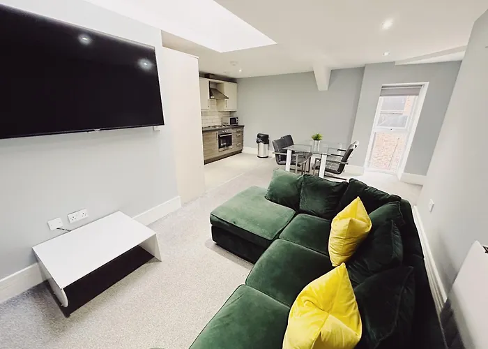 2 Bedroom Apartment In The Heart Of Newcastle - Spacious - Sleeps 7