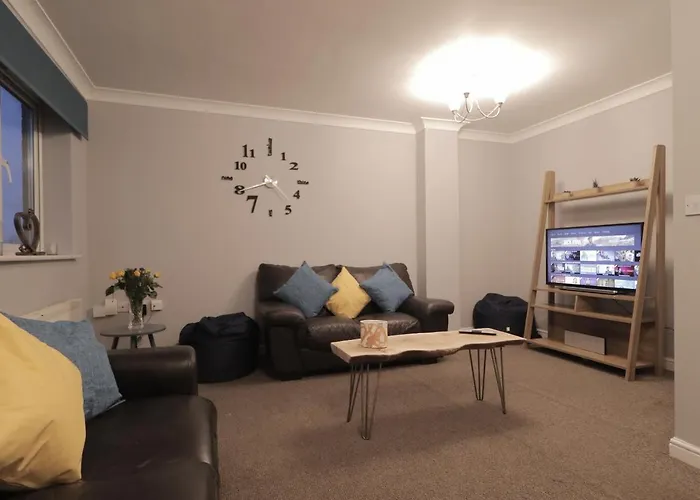 Modern City Townhouse Perfect For Large Groups, Stay Under One Roof, Just Over The Tyne