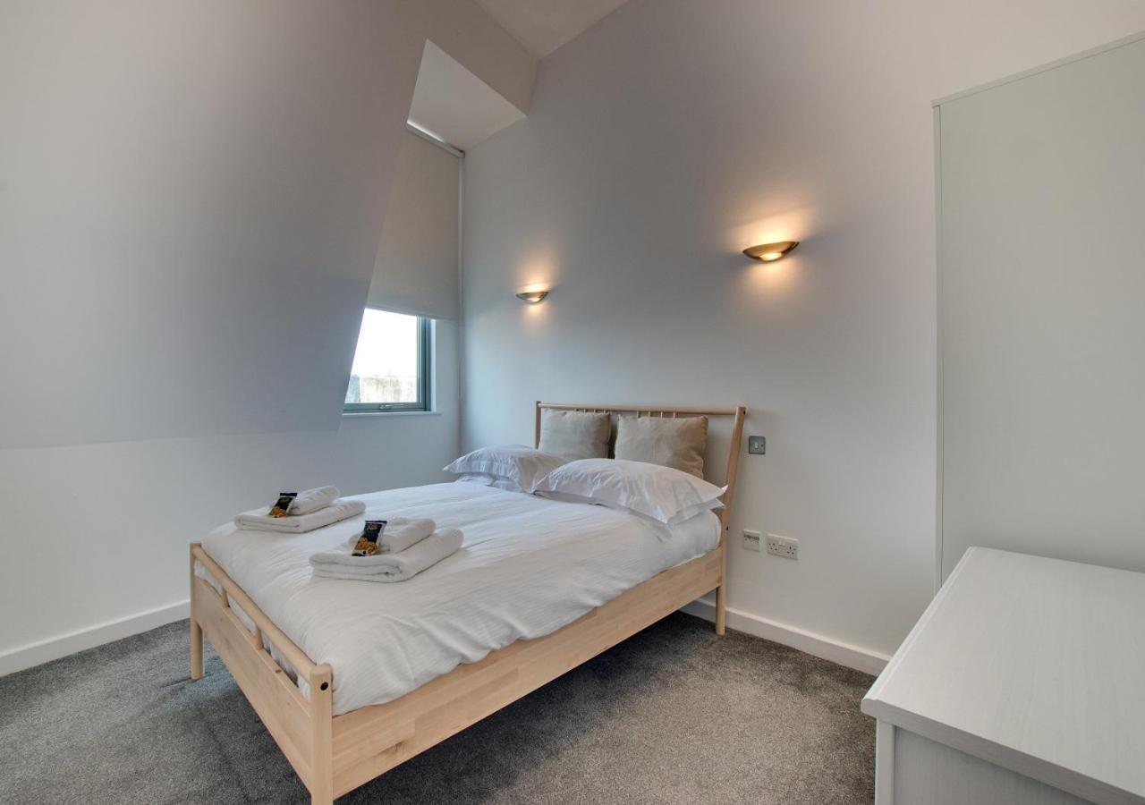 Crown 5a By Week2week Newcastle upon Tyne