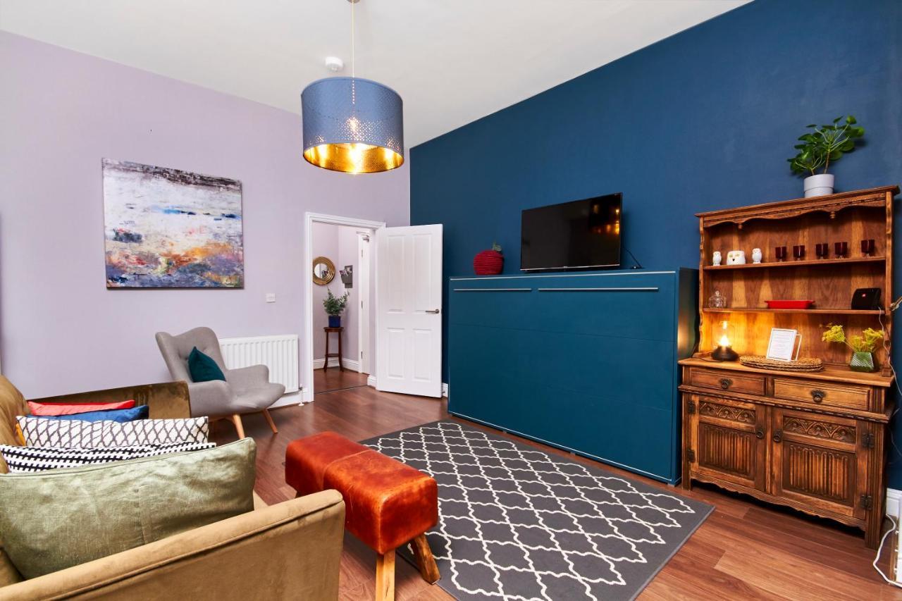 Lovely Abode In - Sleeps 4 - Ground Floor Apartment *