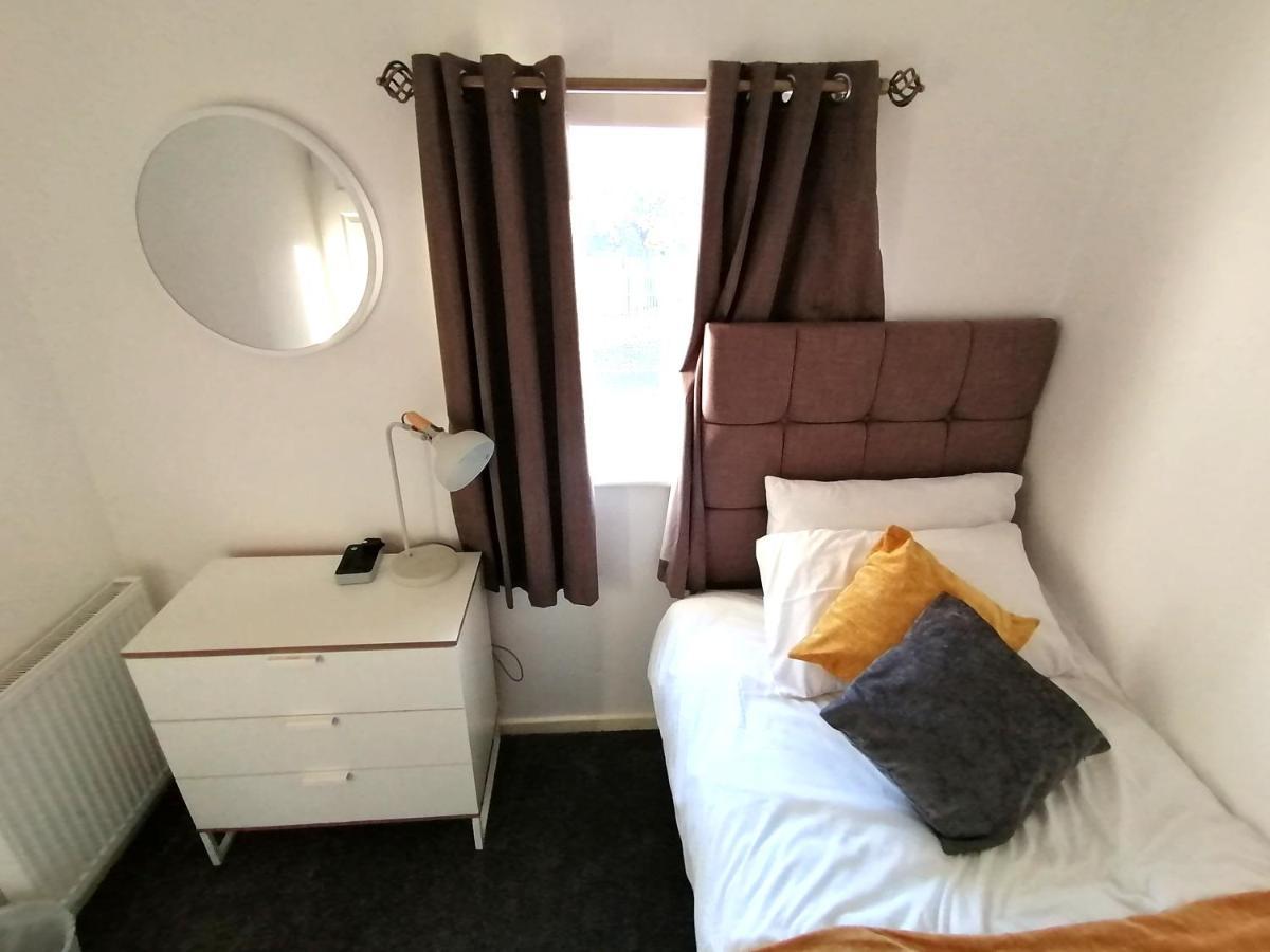 Milton House: 3-bed With Free Wi-fi And Parking In