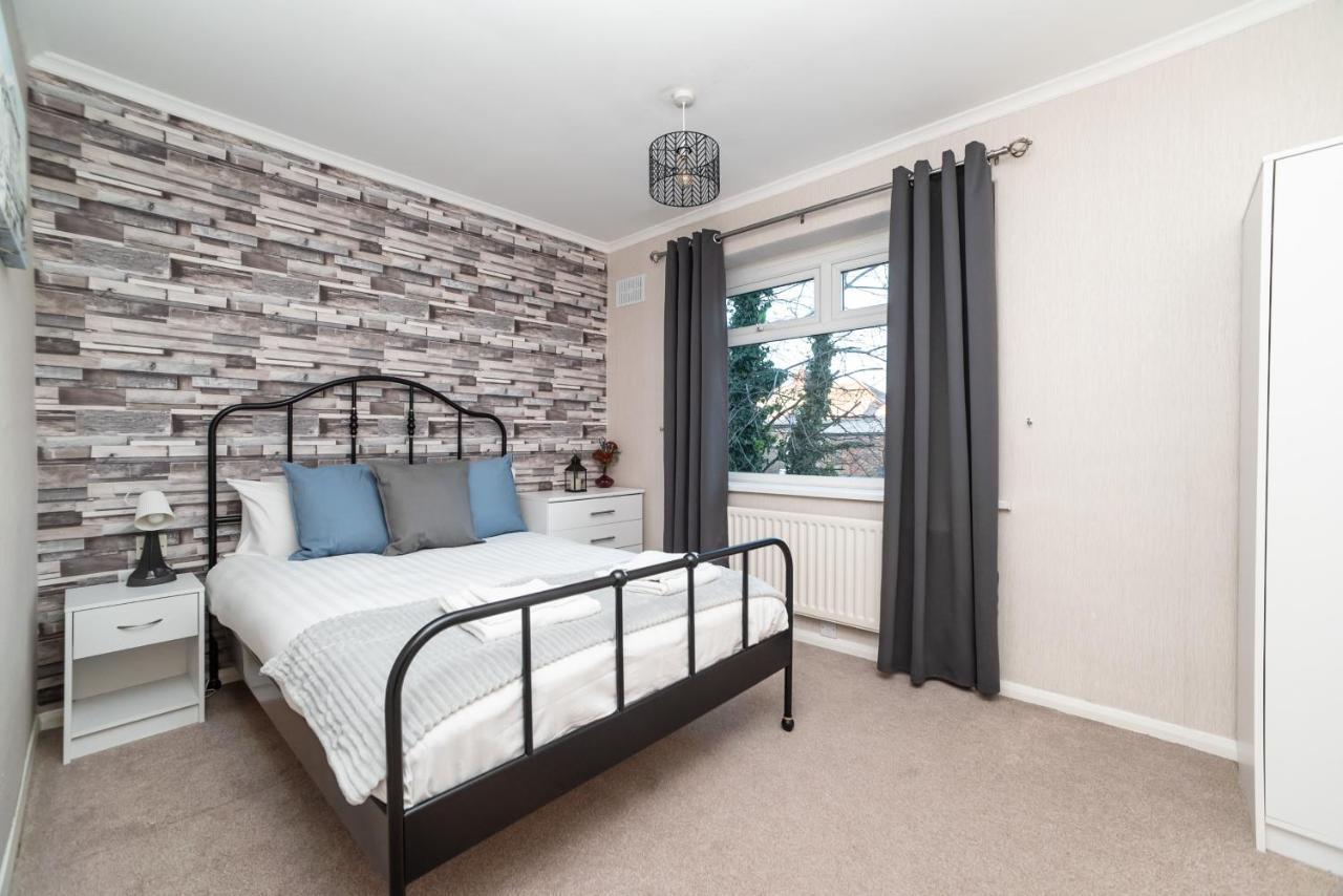 Apartment Gorgeous Modern 4 Bedroom House - Free Parking And Netflix By Wha For Contractors, Relocation, Business Travelers