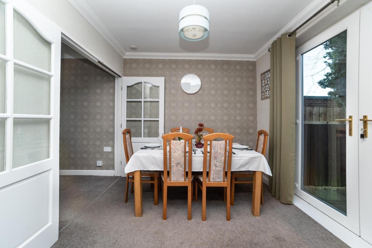 Gorgeous Modern 4 Bedroom House - Free Parking And Netflix By Wha For Contractors, Relocation, Business Travelers Apartment *