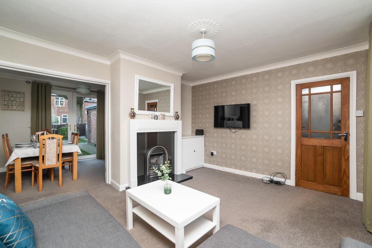 Gorgeous Modern 4 Bedroom House - Free Parking And Netflix By Wha For Contractors, Relocation, Business Travelers *
