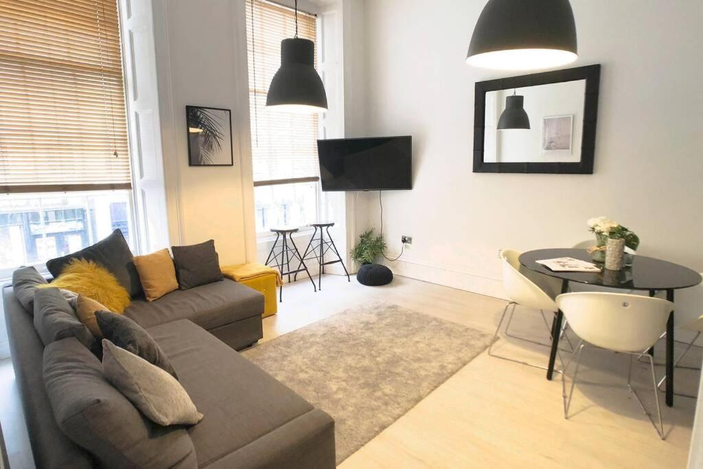 2 Bedroom Serviced Centre - Sleeps 6 Apartment Newcastle upon Tyne