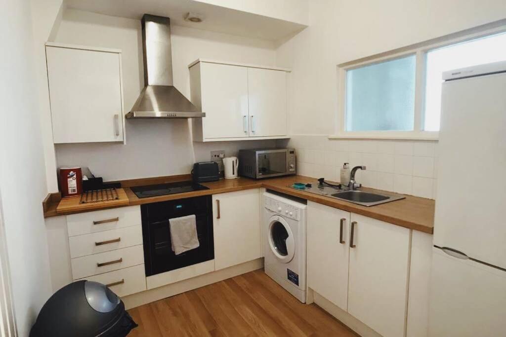 3 Bed City Centre Serviced - Sleeps 7 Newcastle upon Tyne