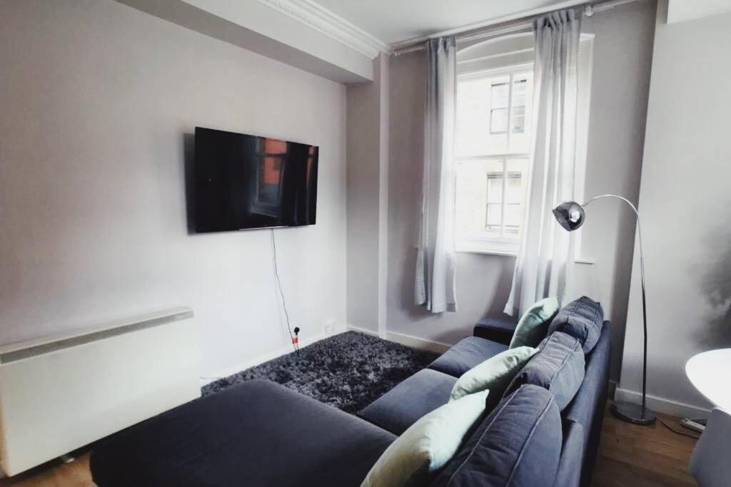 3 Bed City Centre Serviced - Sleeps 7 * Newcastle upon Tyne