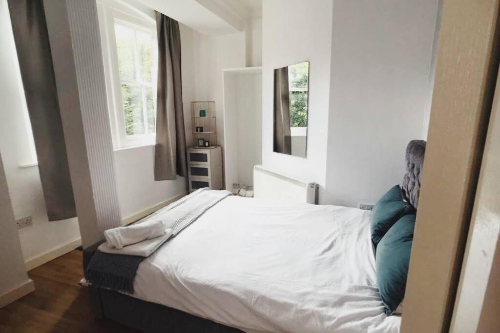 3 Bed City Centre Serviced - Sleeps 7 Apartment Newcastle upon Tyne