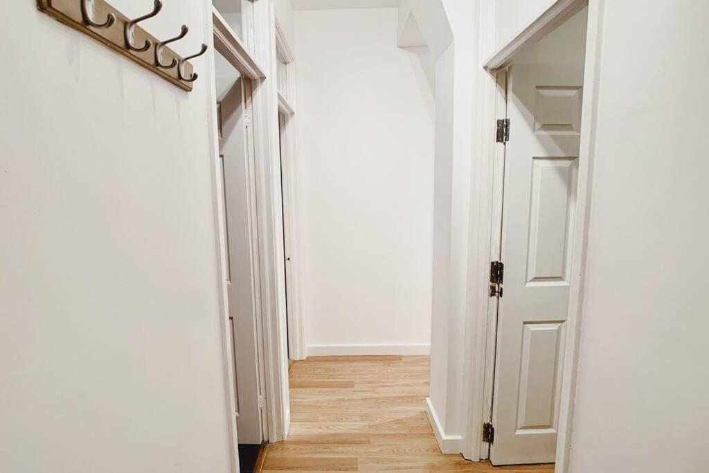 Apartment 3 Bed City Centre Serviced - Sleeps 7 *