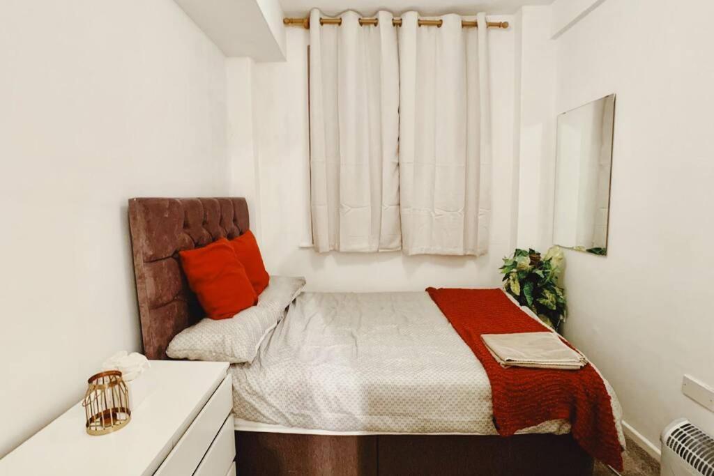 Apartment 3 Bed City Centre Serviced - Sleeps 7 *