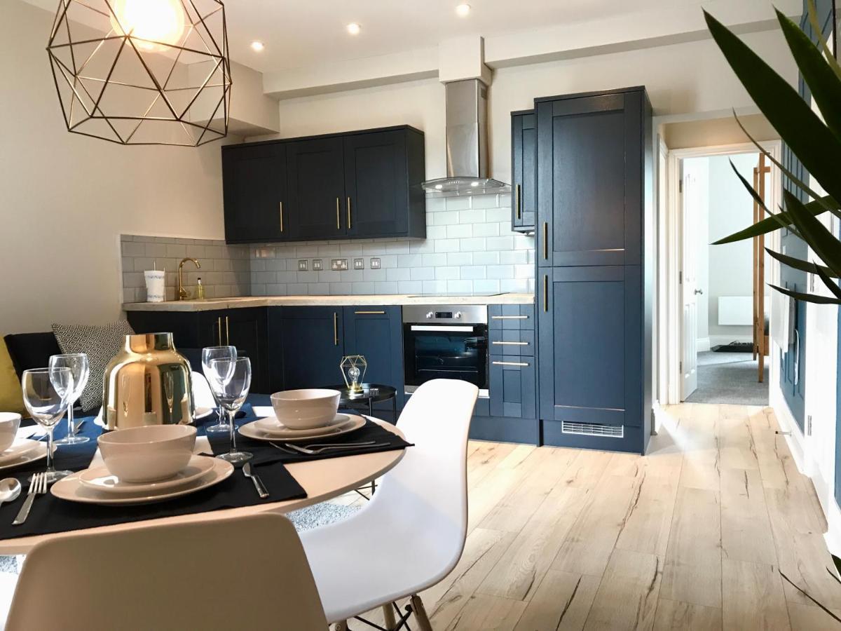 Luke Stays - Heaton Road Apartment Newcastle upon Tyne