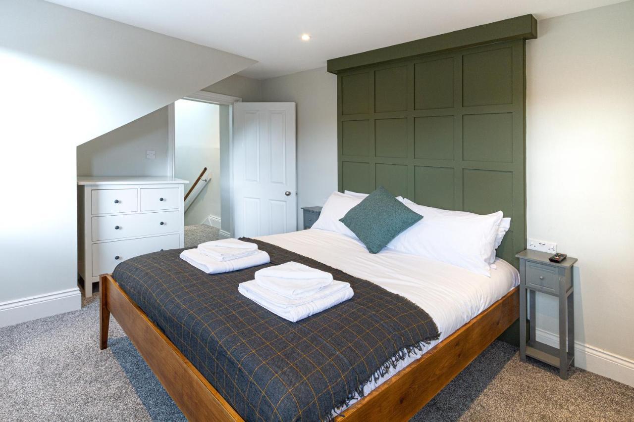 Luke Stays - Heaton Road Apartment Newcastle upon Tyne