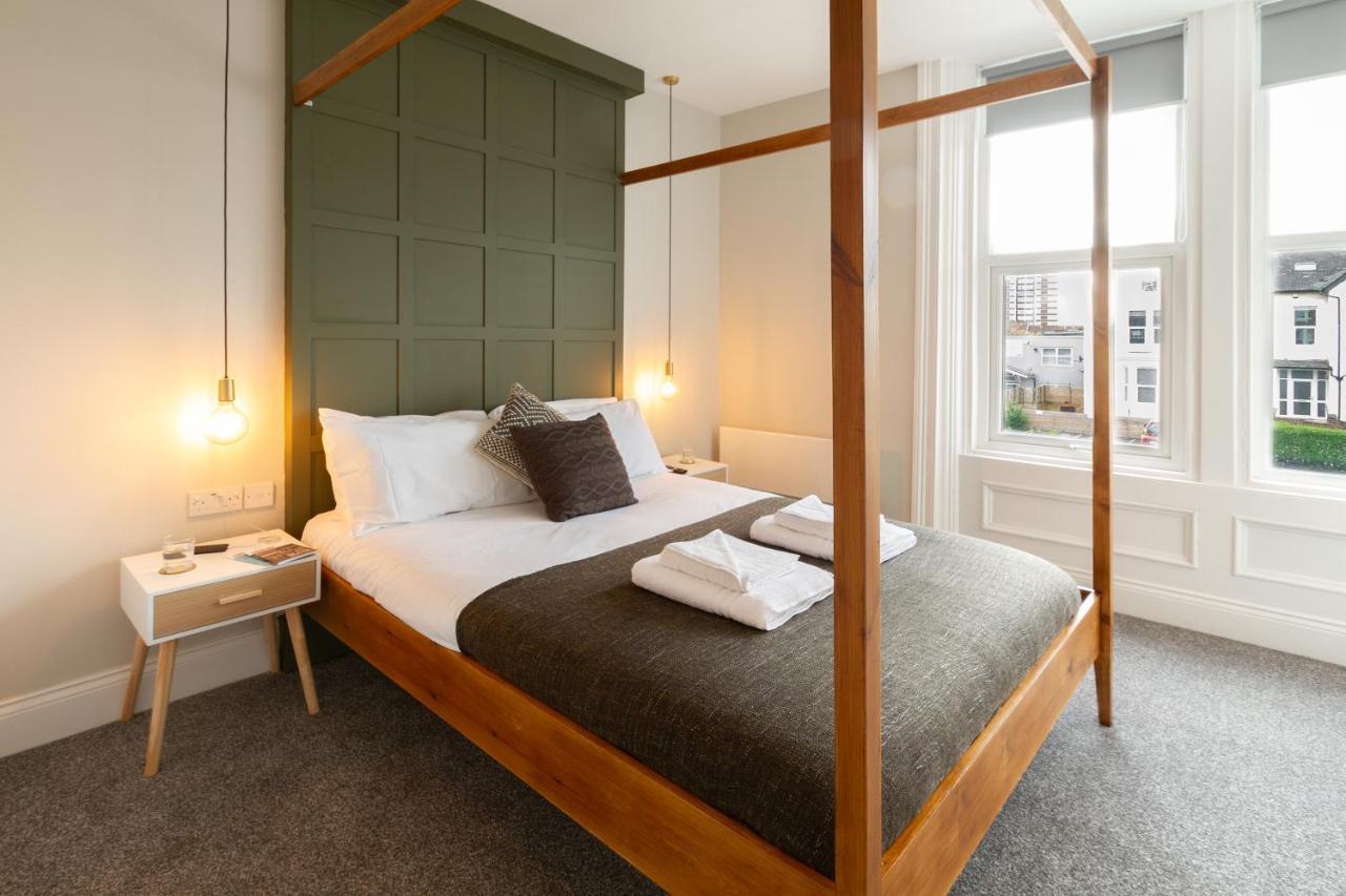 Luke Stays - Heaton Road Apartment Newcastle upon Tyne