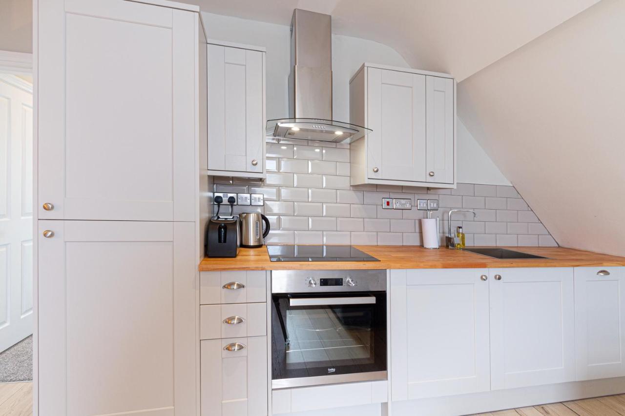 Luke Stays - Heaton Road Apartment