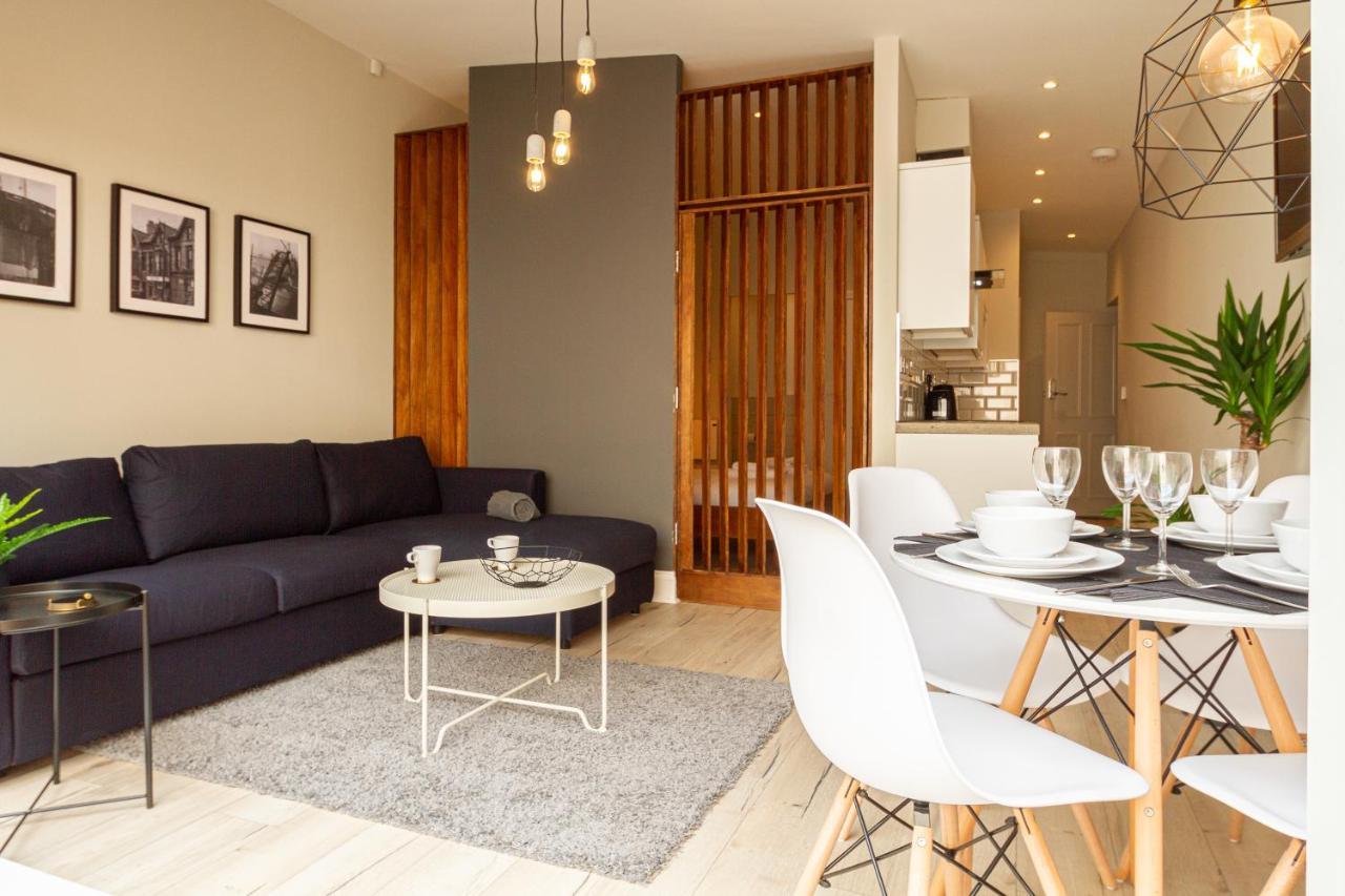 Luke Stays - Heaton Road Apartment Newcastle upon Tyne