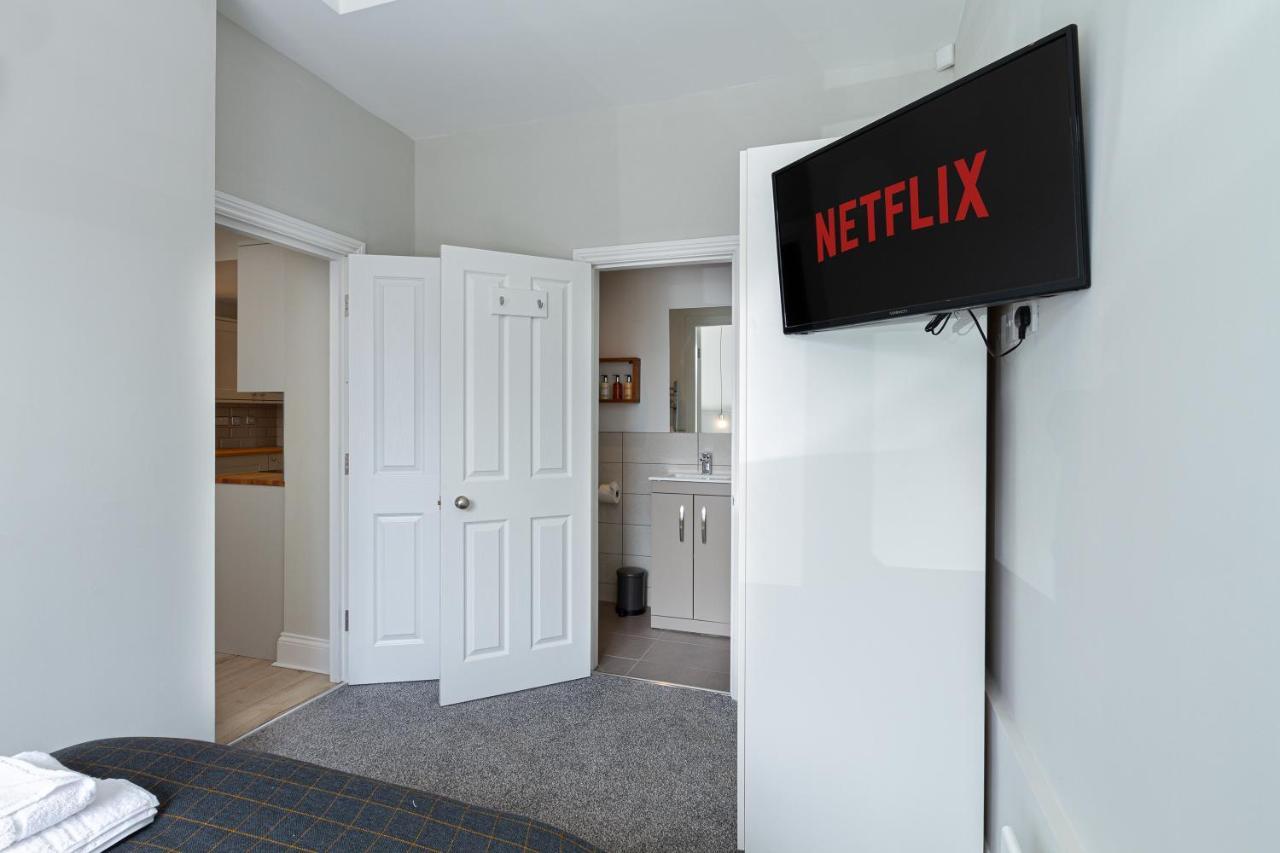 Luke Stays - Heaton Road Apartment