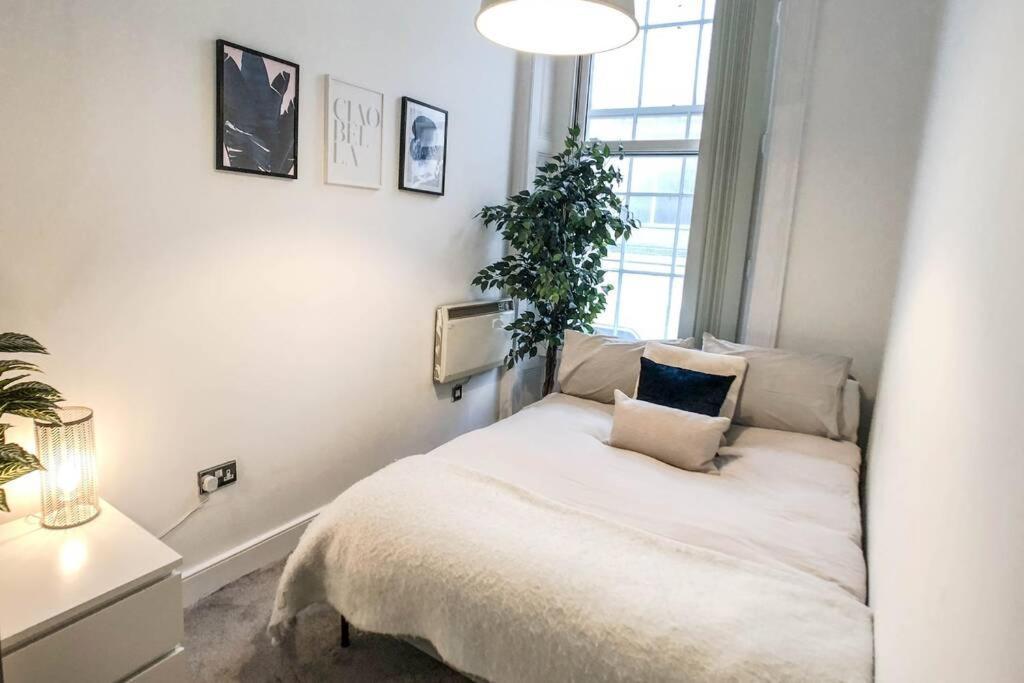 2 Bedroom Serviced Centre - Sleeps 6 *