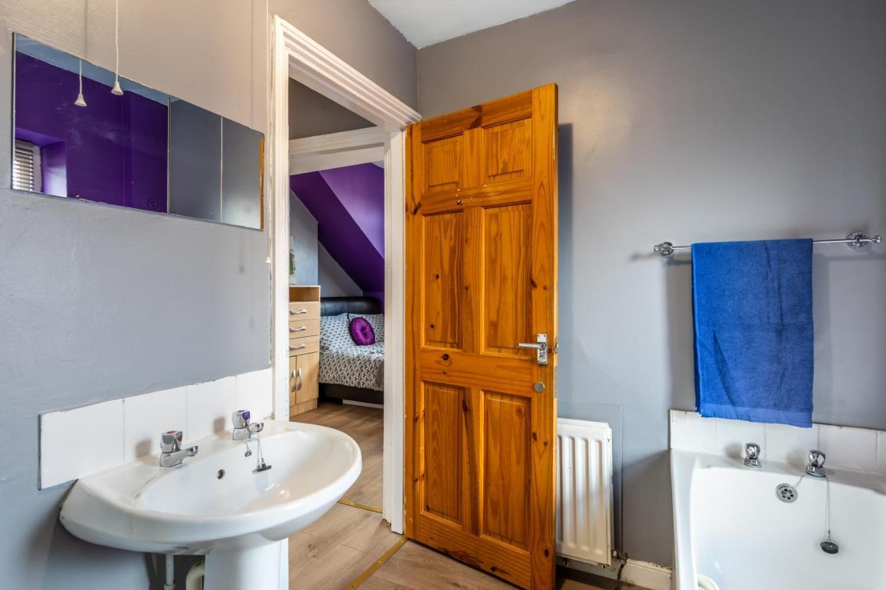 City Centre Super Spacious Free Parking And Wi Fi *