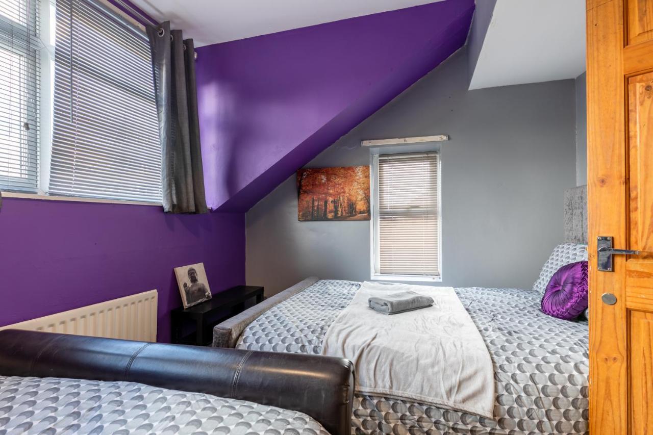 City Centre Super Spacious Free Parking And Wi Fi Apartment *