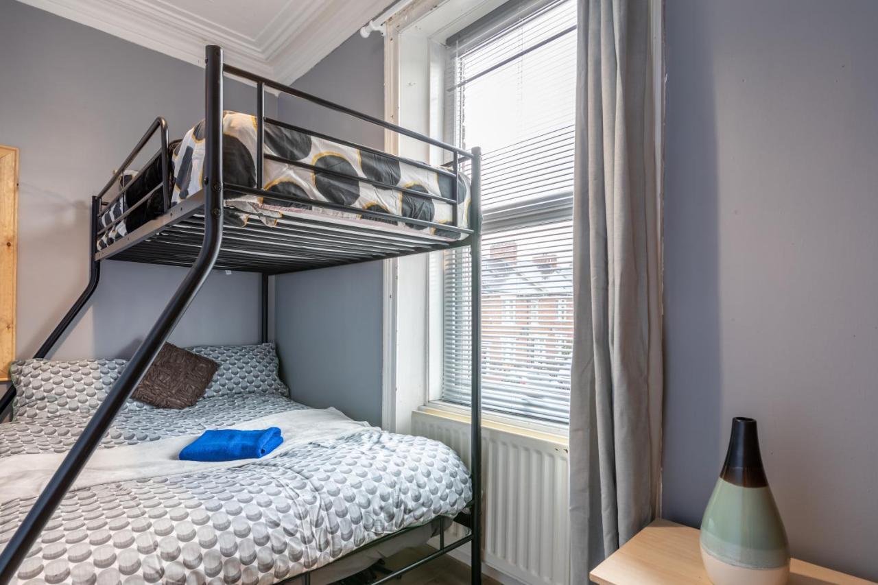 City Centre Super Spacious Free Parking And Wi Fi Apartment Newcastle upon Tyne