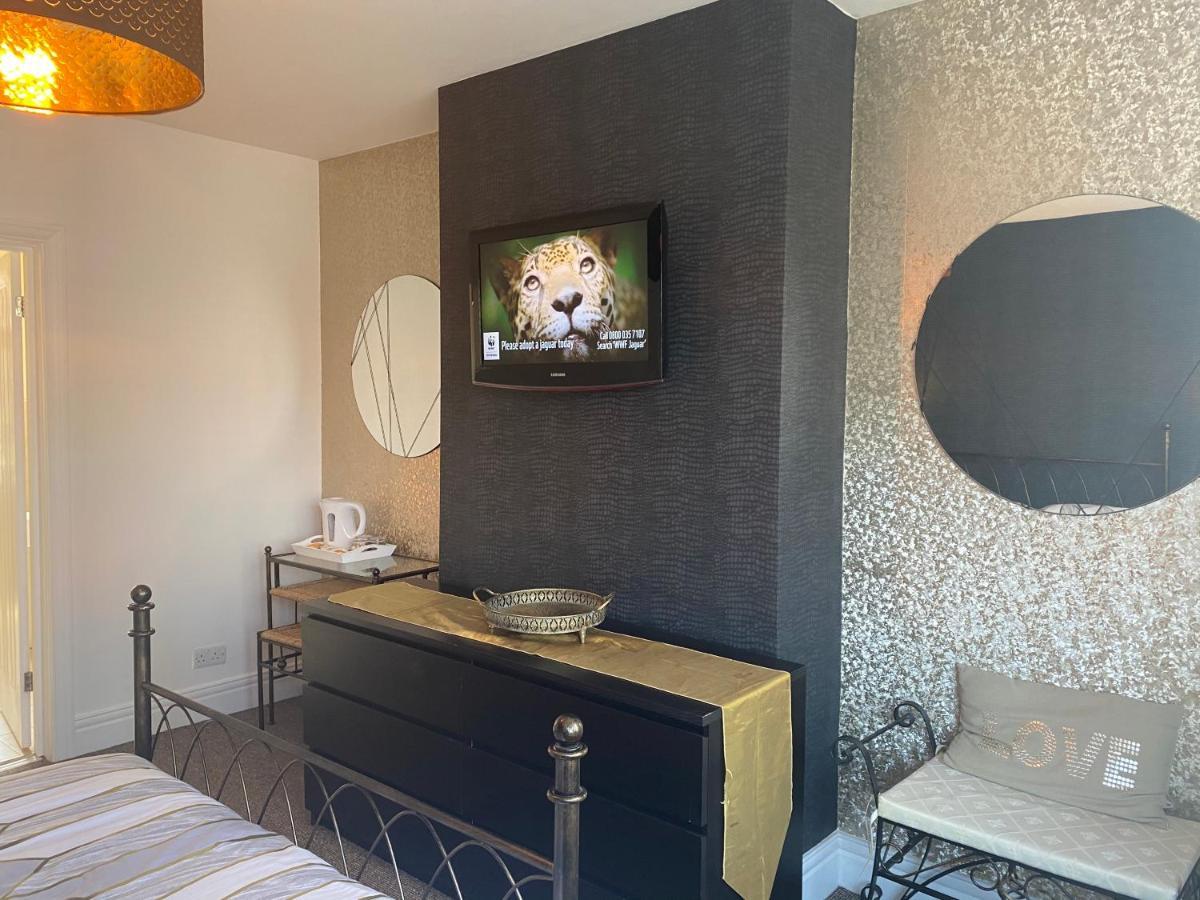 Beautifully Presented 6 Bed 5 & A Half Bath House * Newcastle upon Tyne