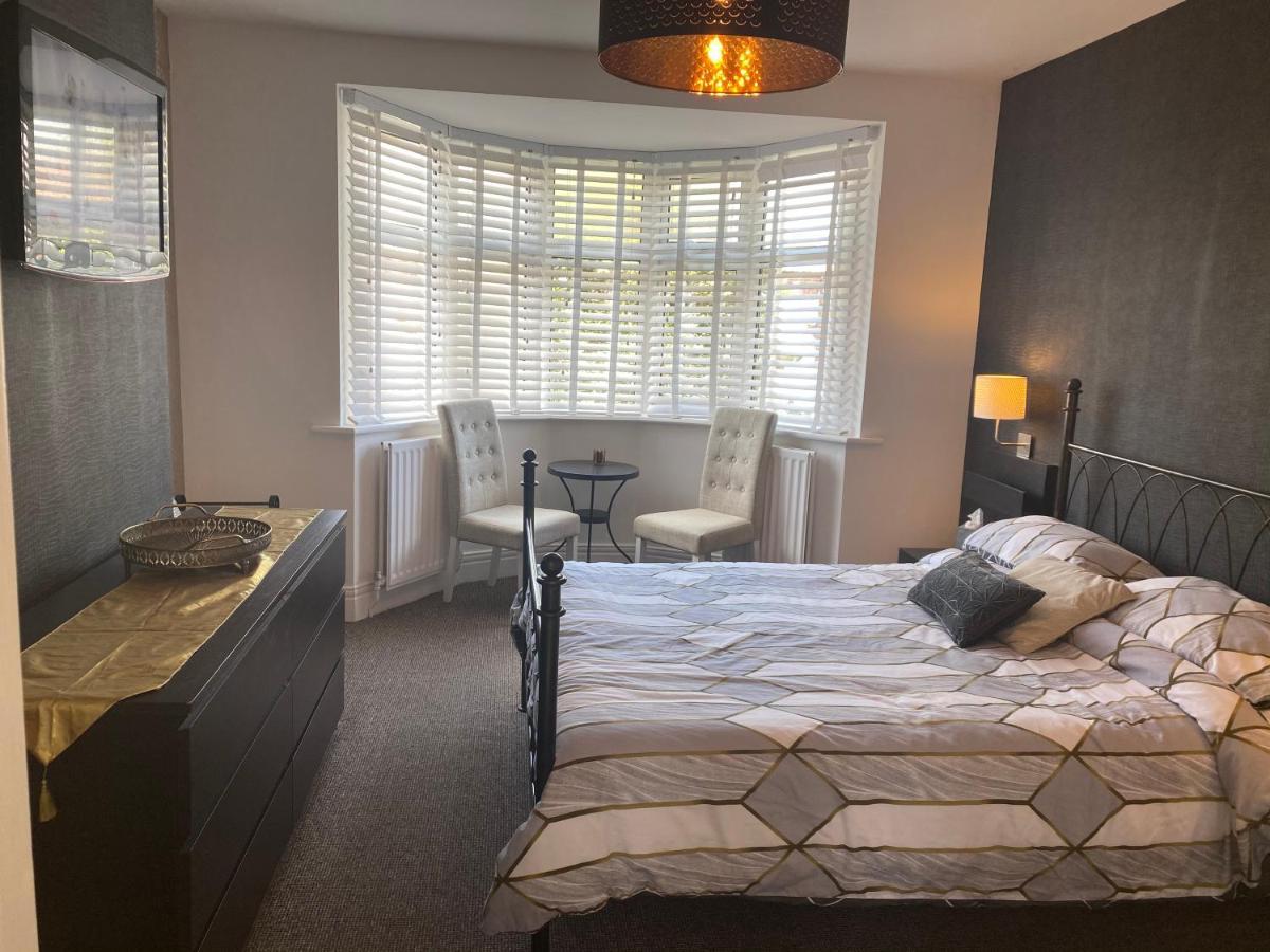 Beautifully Presented 6 Bed 5 & A Half Bath House Holiday home Newcastle upon Tyne