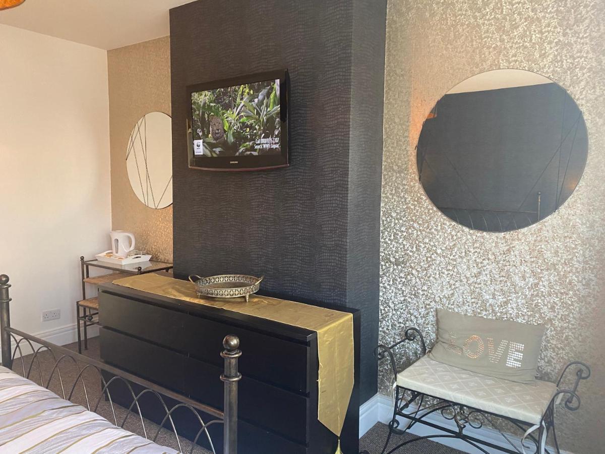 Beautifully Presented 6 Bed 5 & A Half Bath House Newcastle upon Tyne