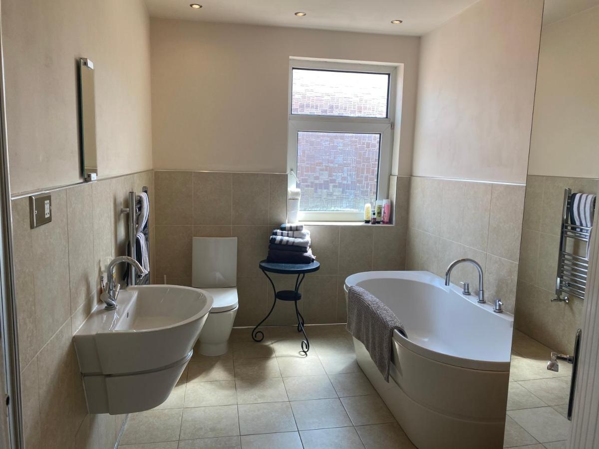 Holiday home Beautifully Presented 6 Bed 5 & A Half Bath House