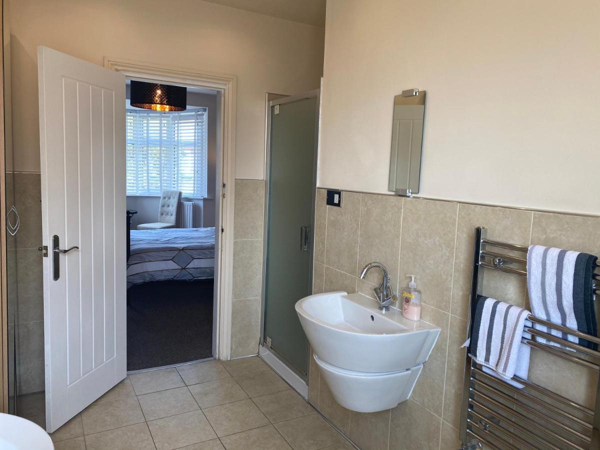 Beautifully Presented 6 Bed 5 & A Half Bath House Newcastle upon Tyne