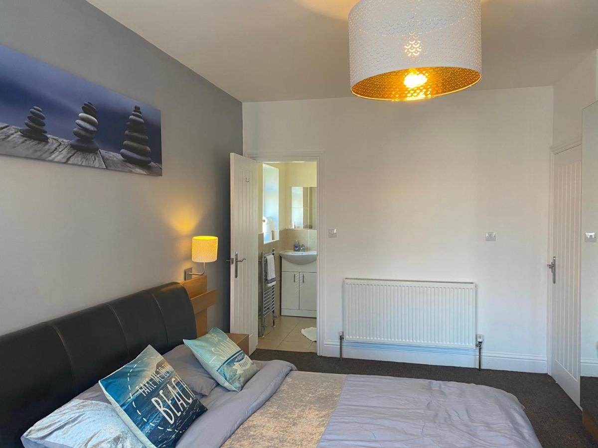 Beautifully Presented 6 Bed 5 & A Half Bath House Newcastle upon Tyne