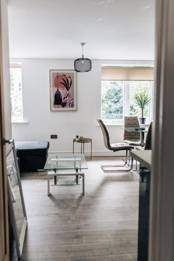 Short Stays Away 200 Apartment