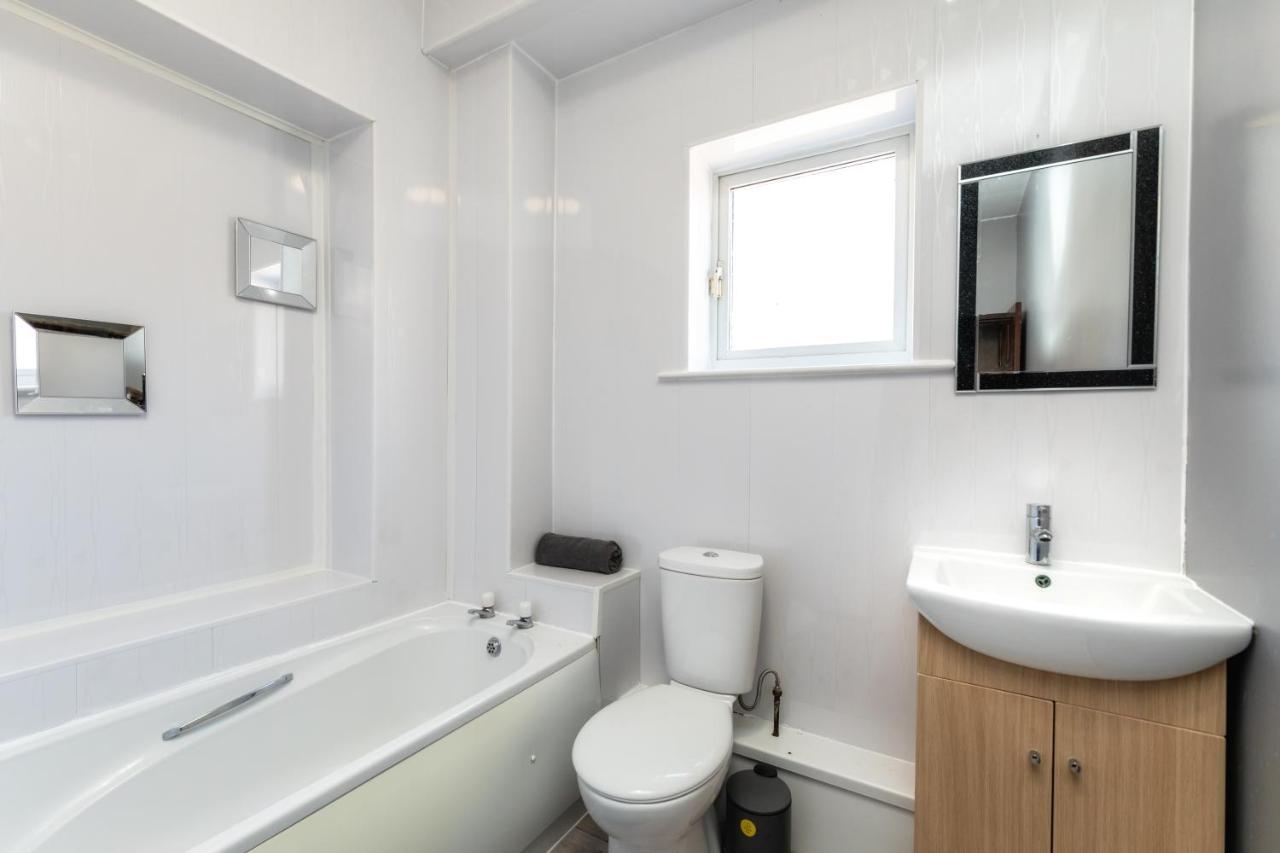 City Centre Super Spacious Free Parking And Wi Fi *