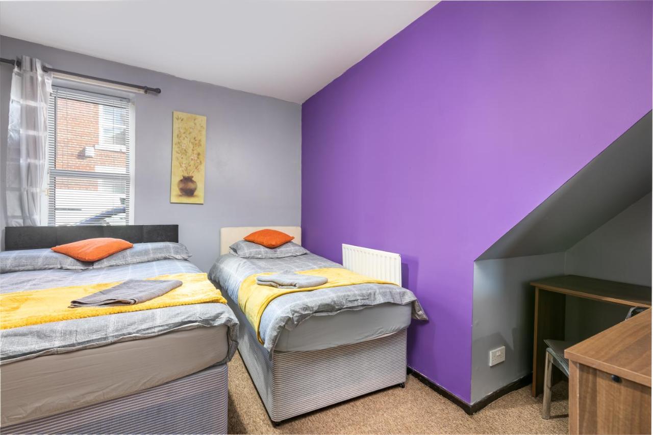 City Centre Super Spacious Free Parking And Wi Fi Apartment *