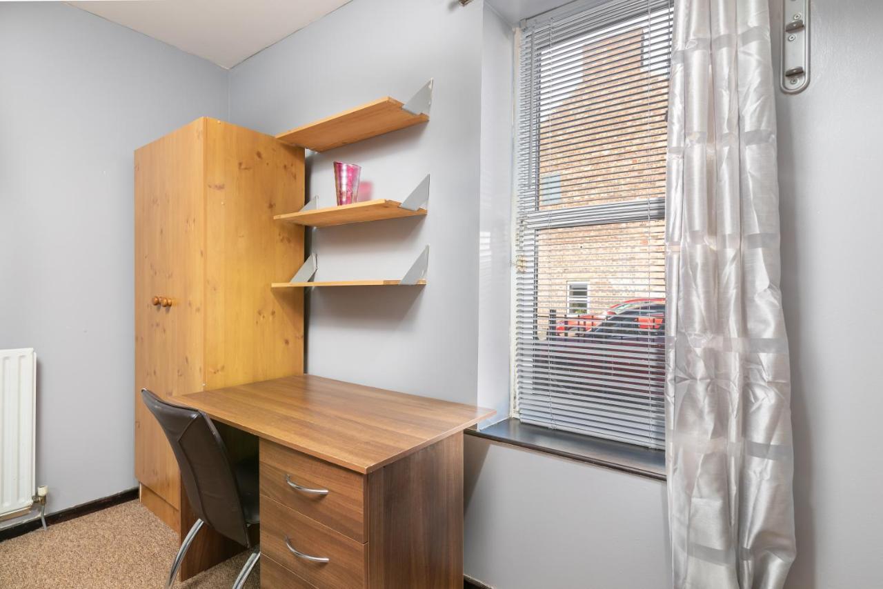 City Centre Super Spacious Free Parking And Wi Fi Apartment *