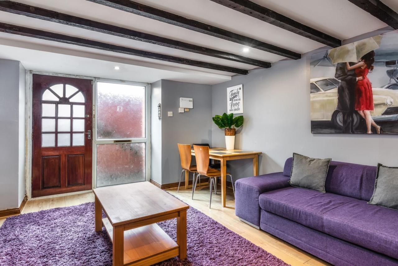 City Centre Super Spacious Free Parking And Wi Fi Apartment *