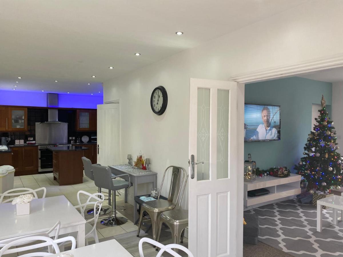 Beautifully Presented 6 Bed 5 & A Half Bath House Newcastle upon Tyne