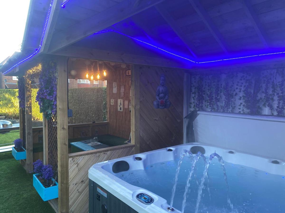 Beautifully Presented 6 Bed 5 & A Half Bath House Holiday home Newcastle upon Tyne