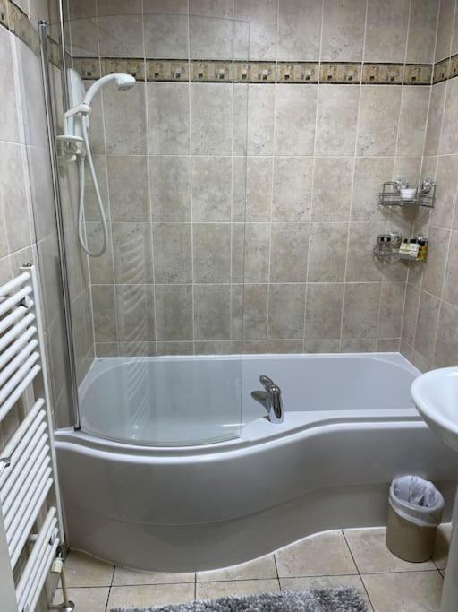 Amazing, Cosy 2 Bedroom Jesmond Apartment *