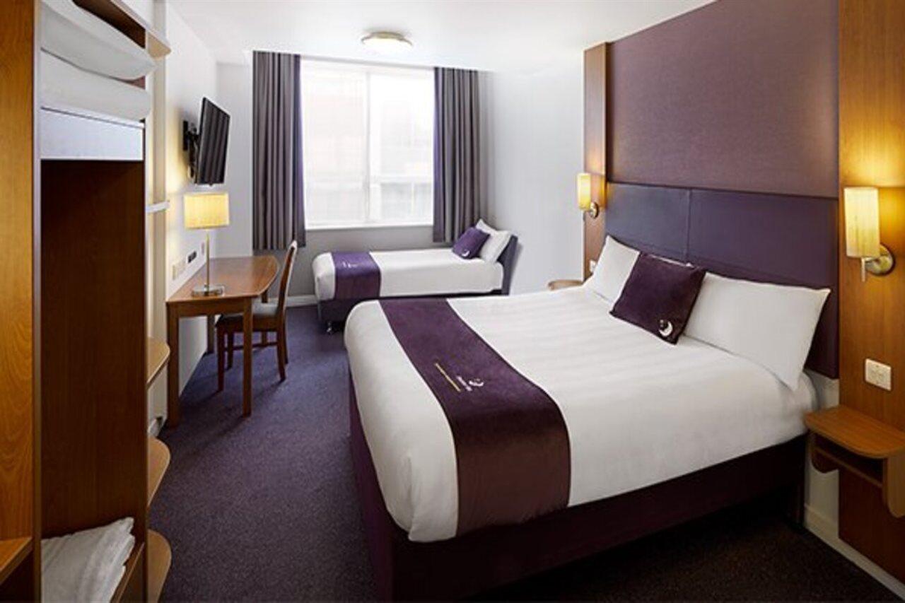 Hotel Premier Airport 3*