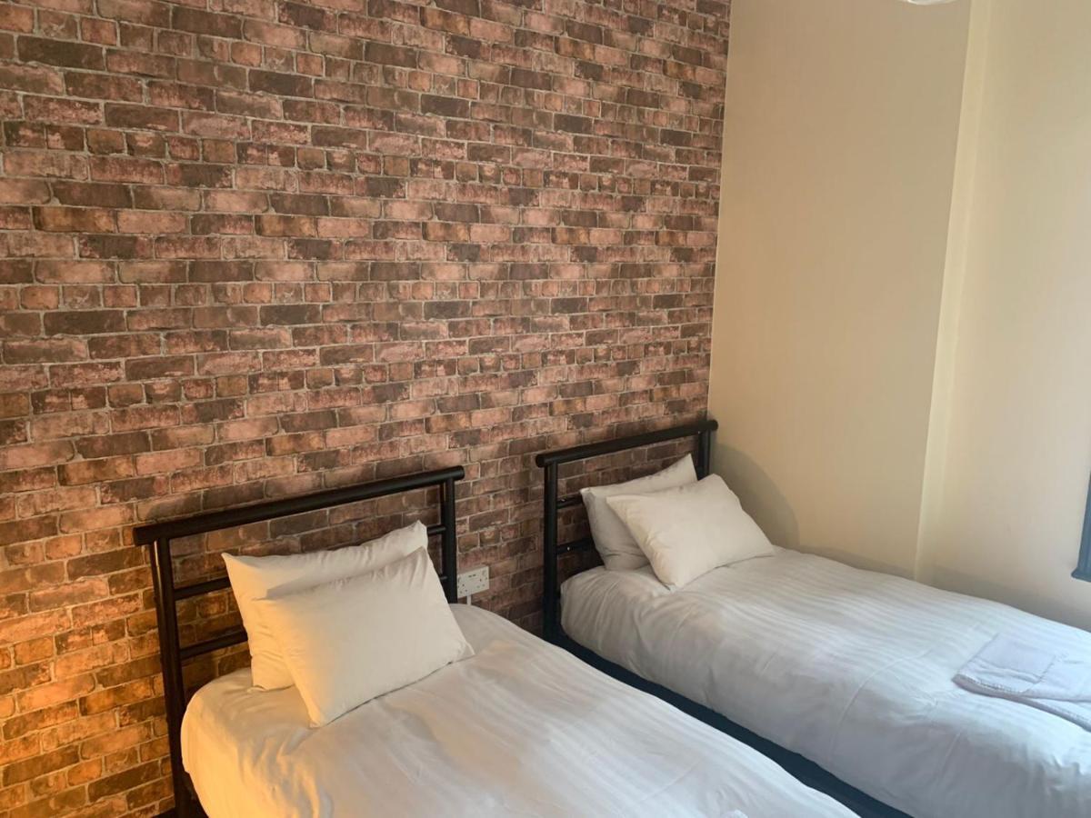 Apartment Ovington Grove 1 Free Parking Fully Equipped Kitchen 3 Bedrooms Netflix