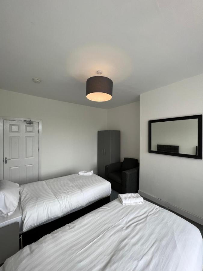 The Bake - 5 Bedroom Large Sleeps Up To 16 Person *