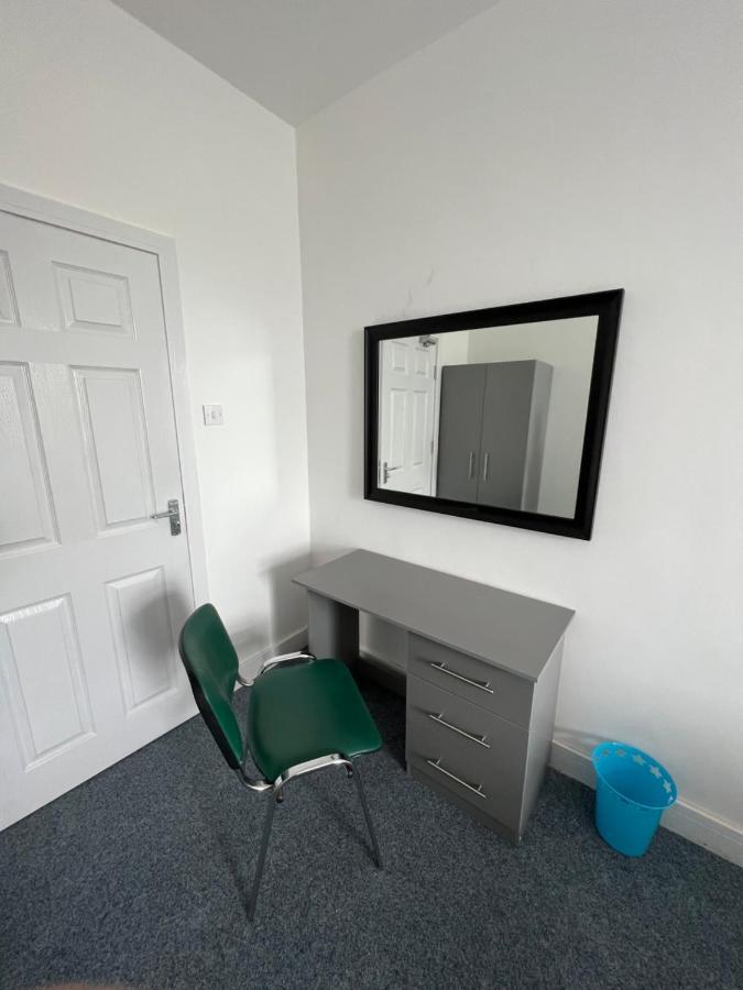 Apartment The Bake - 5 Bedroom Large Sleeps Up To 16 Person Newcastle upon Tyne
