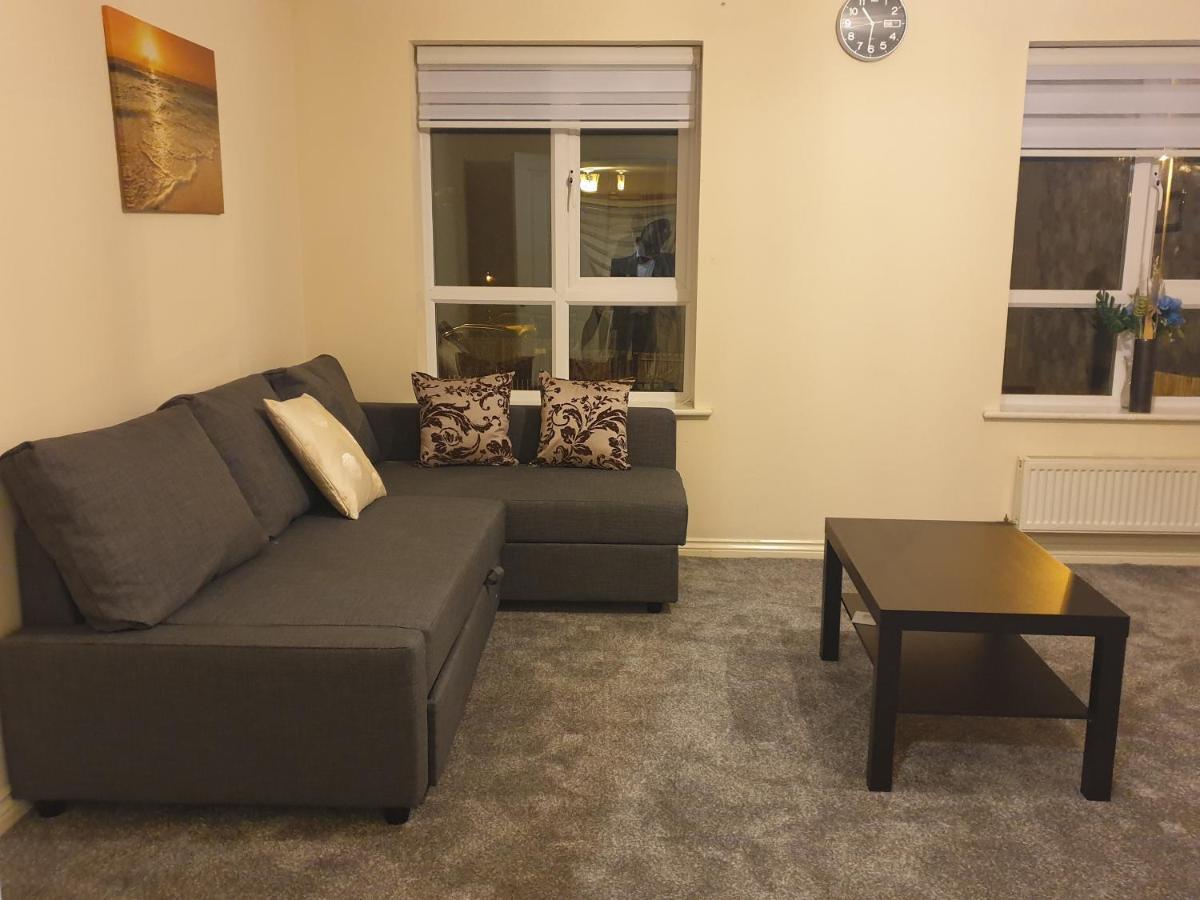 Apartment Cheerful 4 Bedroom Townhouse With Free Parking *