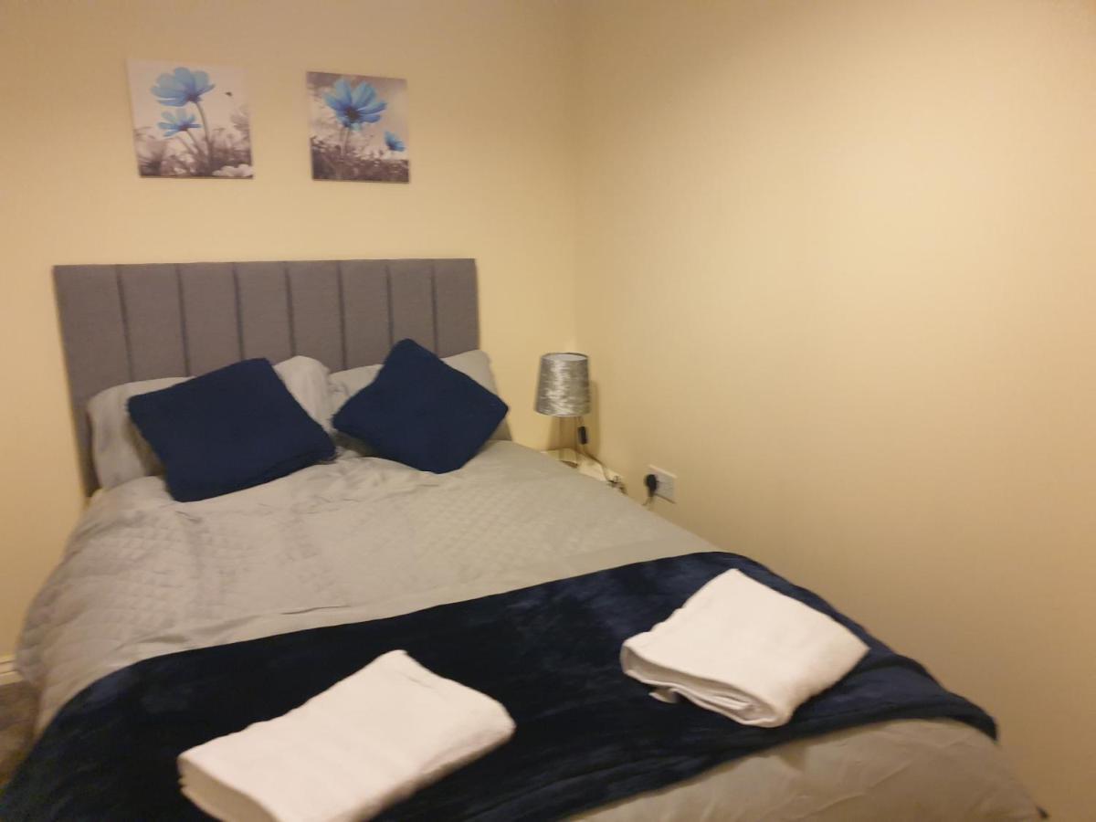 Apartment Cheerful 4 Bedroom Townhouse With Free Parking