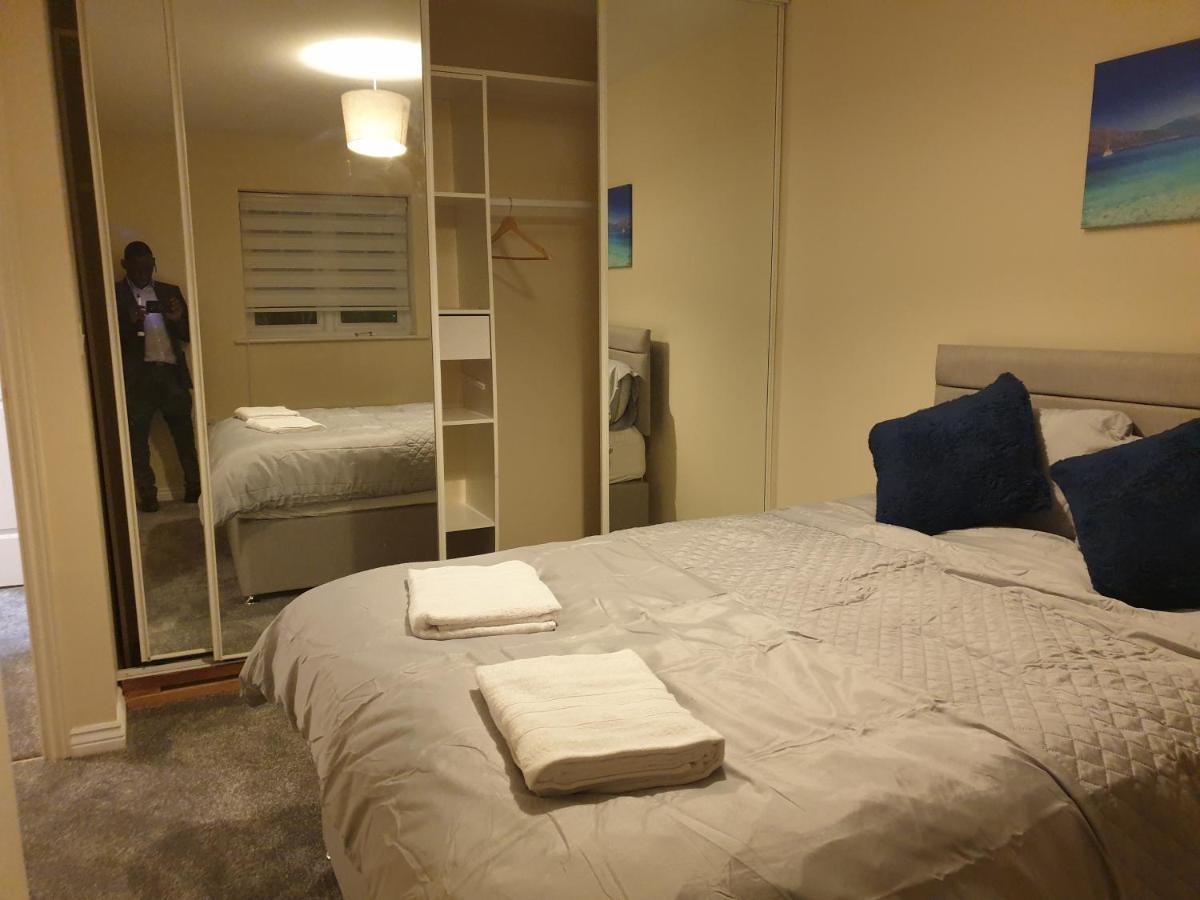 Cheerful 4 Bedroom Townhouse With Free Parking Apartment