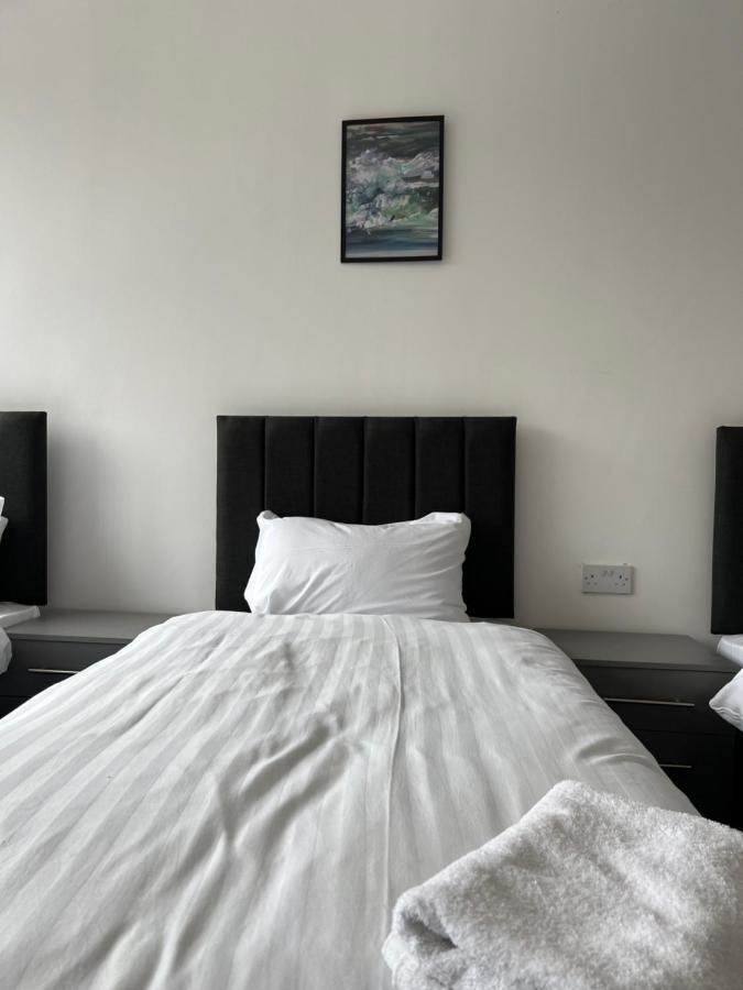 The Bake - 5 Bedroom Large Sleeps Up To 16 Person Apartment *