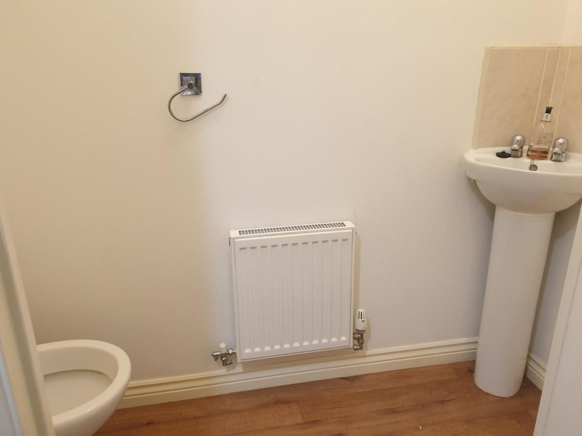 Apartment Cheerful 4 Bedroom Townhouse With Free Parking *