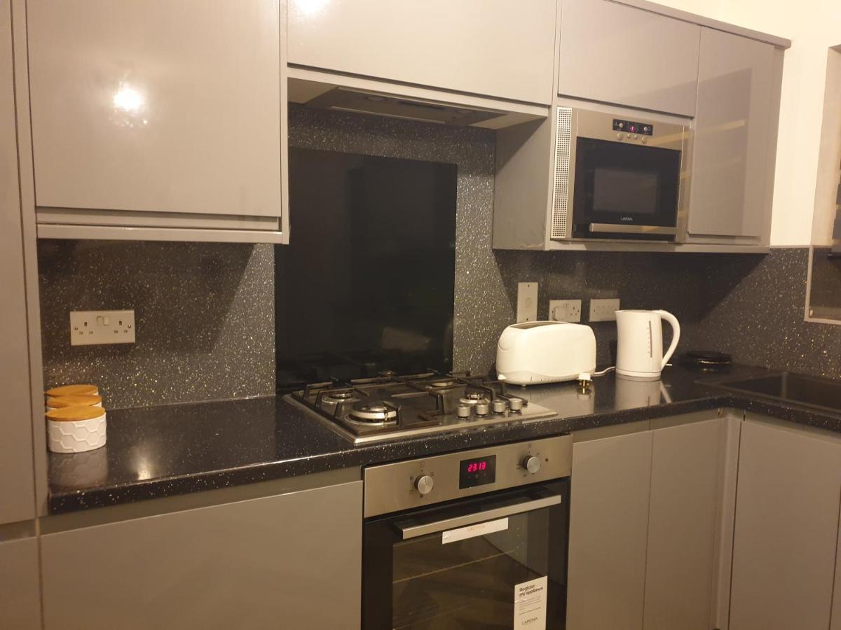 Cheerful 4 Bedroom Townhouse With Free Parking