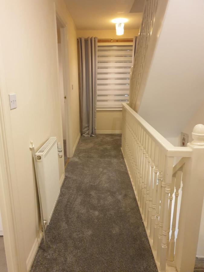 Apartment Cheerful 4 Bedroom Townhouse With Free Parking *